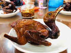 红烧乳鸽-煲煲掂风味煲仔饭餐厅(西区店)