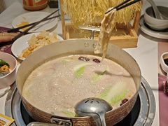 -洪氏嗨捞·广东猪肚鸡·椰子鸡火锅(西咸万象城店)