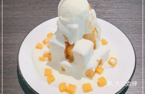 Mango French Pavlova