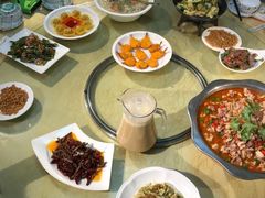 -兔行天下-鸿鹤鲜锅兔(中海国际店)