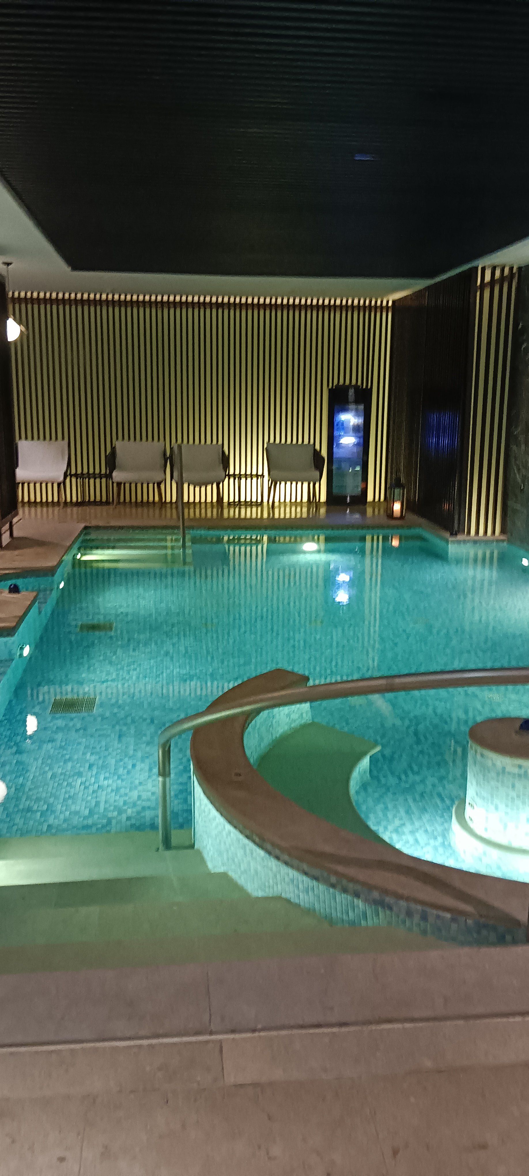 曲水兰亭是一家高端大气上档次的酒店,其古