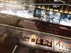 面包甜点陈列柜-初蓉丨遇见新川菜(亲贤街荣耀店)