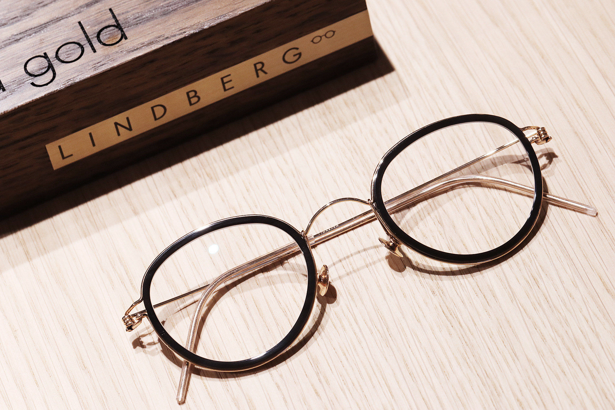 里子面子一并赚足的林德伯格k金牛角眼镜