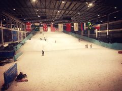 -乔波室内滑雪场