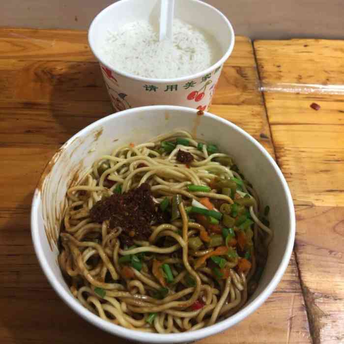 红日面馆(铁机路店)-"8点到了武昌火车站 发现定的酒店在武汉火.