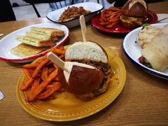 特色汉堡-HELLO 27 意面·沙拉·帕尼尼