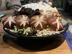 -湊湊火锅·茶憩(杭州湖滨银泰in77店)