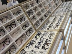 -美式眼镜·授权蔡司.依视路.尼康.豪雅.明月(南翔印象城店)