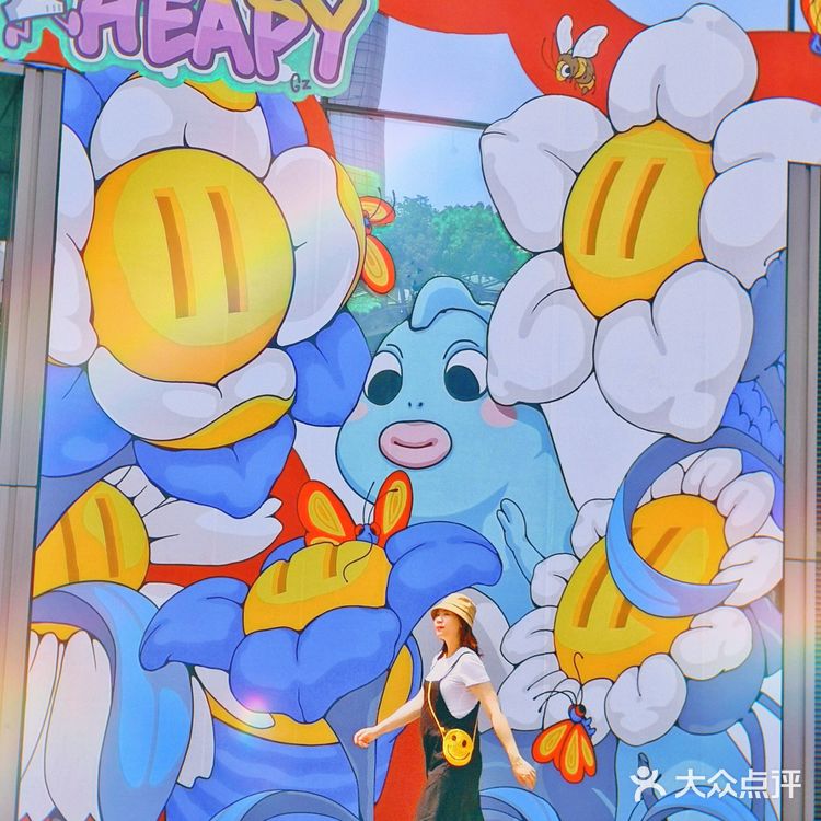 首发广州新展🔥8米高五羊版molly惊现天环五周年展