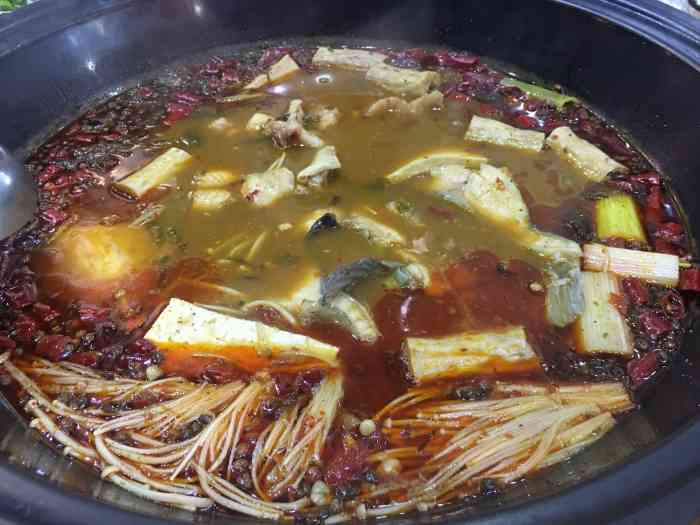 渝老练地摊鱼-"地摊鱼好像突然就火起来了,好久之前来吃过.