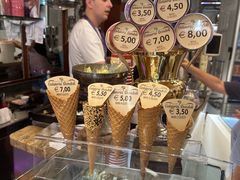 -Gelateria Dondoli