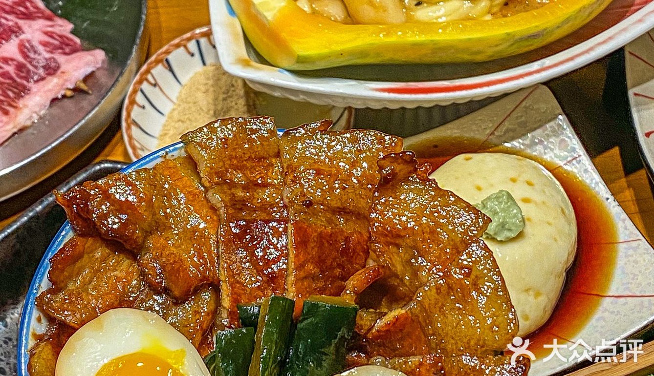 全程也都有帮烤 还有给一盘灵魂葱丝 生菜包肉绝！