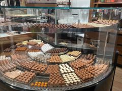 -Laderach 莱德拉(上海环贸iapm店)