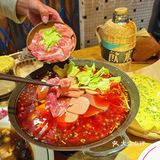 京妞儿美食｜排队一小时‼️只为吃到这口儿重庆冒血旺