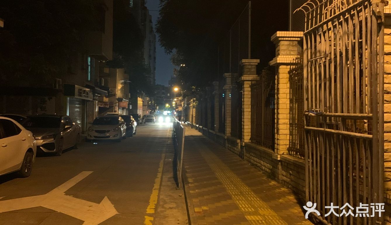 心里再次充满期待。上来了，不过是粥，料很足