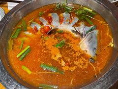 -野山舂·贵州现舂酸汤火锅(鸿通城店)