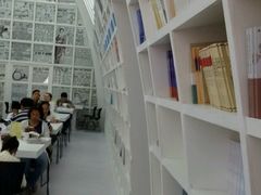 -钟书阁(松江泰晤士小镇店)