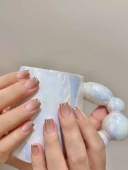 -花岐款式专研健康美甲沙龙