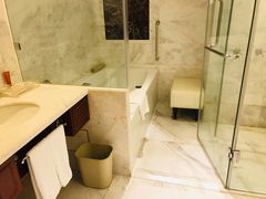 -深圳富苑皇冠假日套房酒店