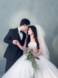 -雪中彩影婚纱摄影·微光艺术中心