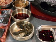 -围炉肉舍•炭烤活鳗•丹东海鲜烤肉(步行街店)