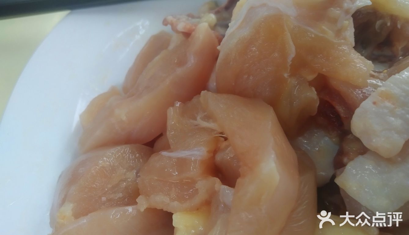 用传统的炭炉吃火锅才是贴近生活