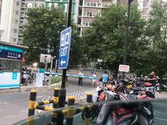 -新荟城购物中心-停车场