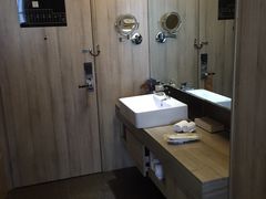 -西安大雁塔科技大学地铁站亚朵酒店