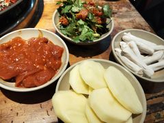 香菜牛肉-四小区火锅·巷子里的重庆火锅(花照壁店)