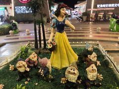 -亚龙湾亚泰商业街