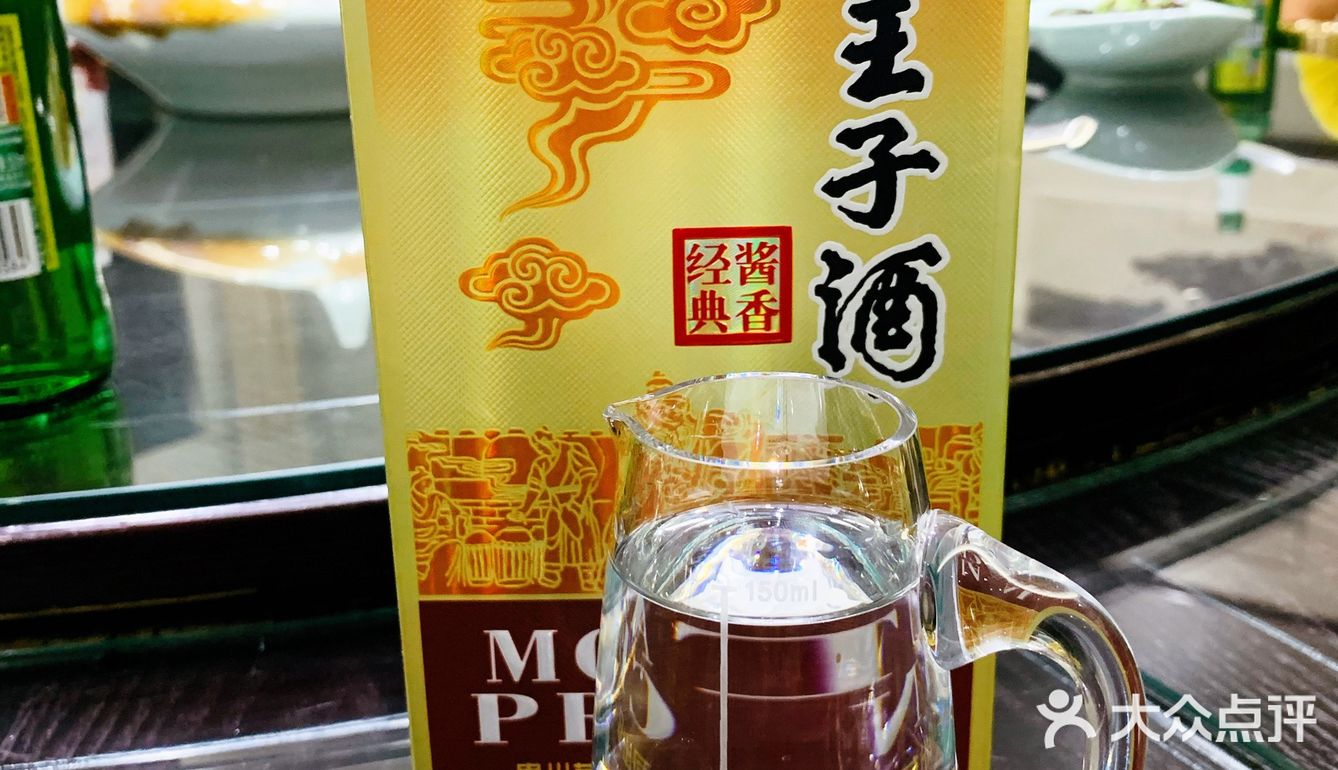 味道都不错,菜品种类很多,就是量有点小