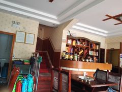 -绿色墨脱石锅城