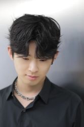 -一家只做男发烫染的店