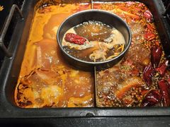 -老牌坊云南鱼豆花火锅(哈西万达店)