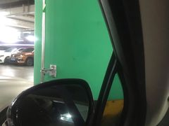 -白玉兰广场停车场