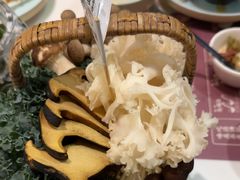 菌类拼盘-洪氏嗨捞·猪肚鸡火锅(阳光天地店)
