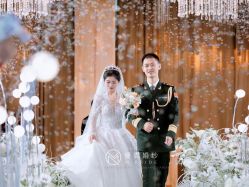 -曼青婚纱礼服馆