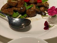 牛肝菌炒极品牛肉粒-皇朝会.经典传统粤菜(外滩店)