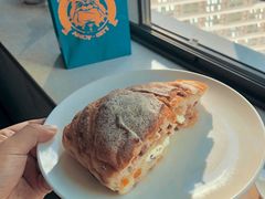 三角芝士包-Juicy Bakery(大学路店)