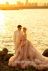 -雪中彩影婚纱摄影·微光艺术中心