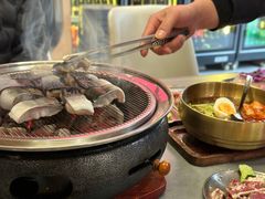 -围炉肉舍•炭烤活鳗•丹东海鲜烤肉(步行街店)