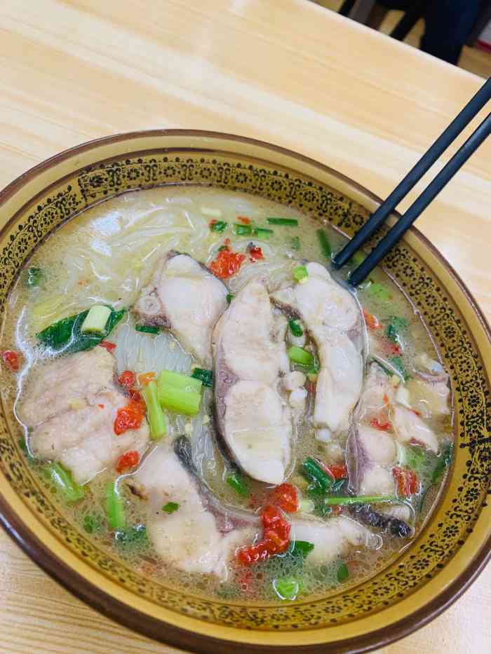 永州特色鱼粉店-"这家店真的是高中开始一直吃,每次回荷花.