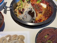 -茅草房·河畔园林火锅