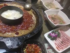 -老房老舍重庆火锅(假日城市店)