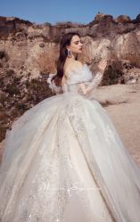 -Renee芮亦婚纱(原丽莎)