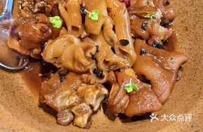 Pig Trotter Stewed with Abalone Sauce and Fish Maw