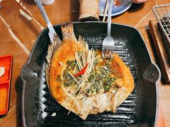 傣族香茅草烤罗非鱼-雀舞云南菜(天津天河城购物中心店)