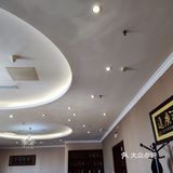 一层进来扫码登记，乘坐电梯来到三层