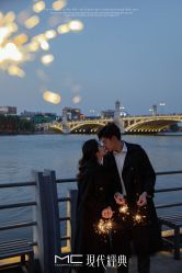 -现代经典婚纱摄影