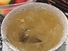 银耳莲子羹-蜗牛小馆醉乡民谣云南菜(惠新西里店)